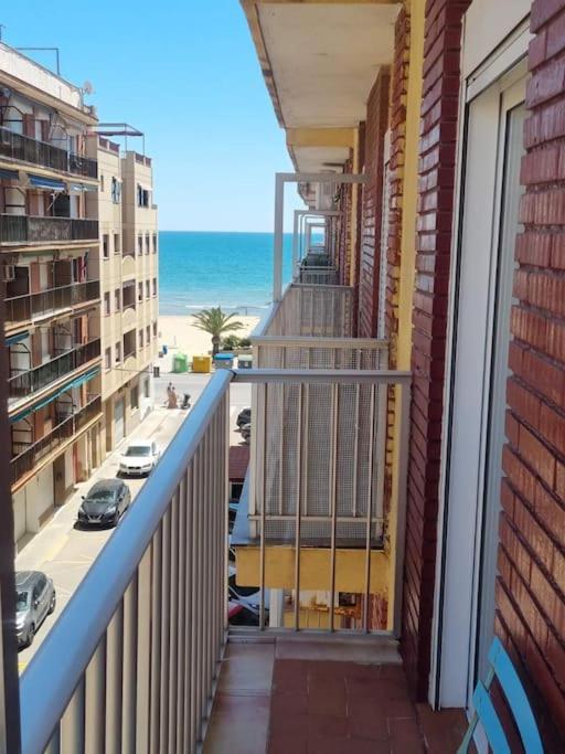 Lovely Three-Bedroom Apartment In Puerto De Sagunt Пуэтро-де-Сагунто Экстерьер фото