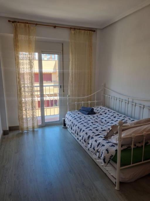 Lovely Three-Bedroom Apartment In Puerto De Sagunt Пуэтро-де-Сагунто Экстерьер фото