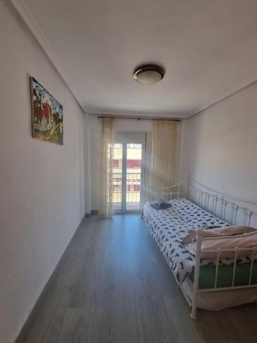 Lovely Three-Bedroom Apartment In Puerto De Sagunt Пуэтро-де-Сагунто Экстерьер фото